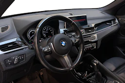 musta BMW X1 2022 kuva 6.