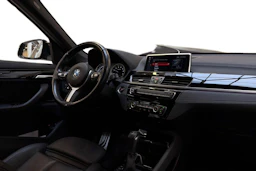 musta BMW X1 2022 kuva 7.