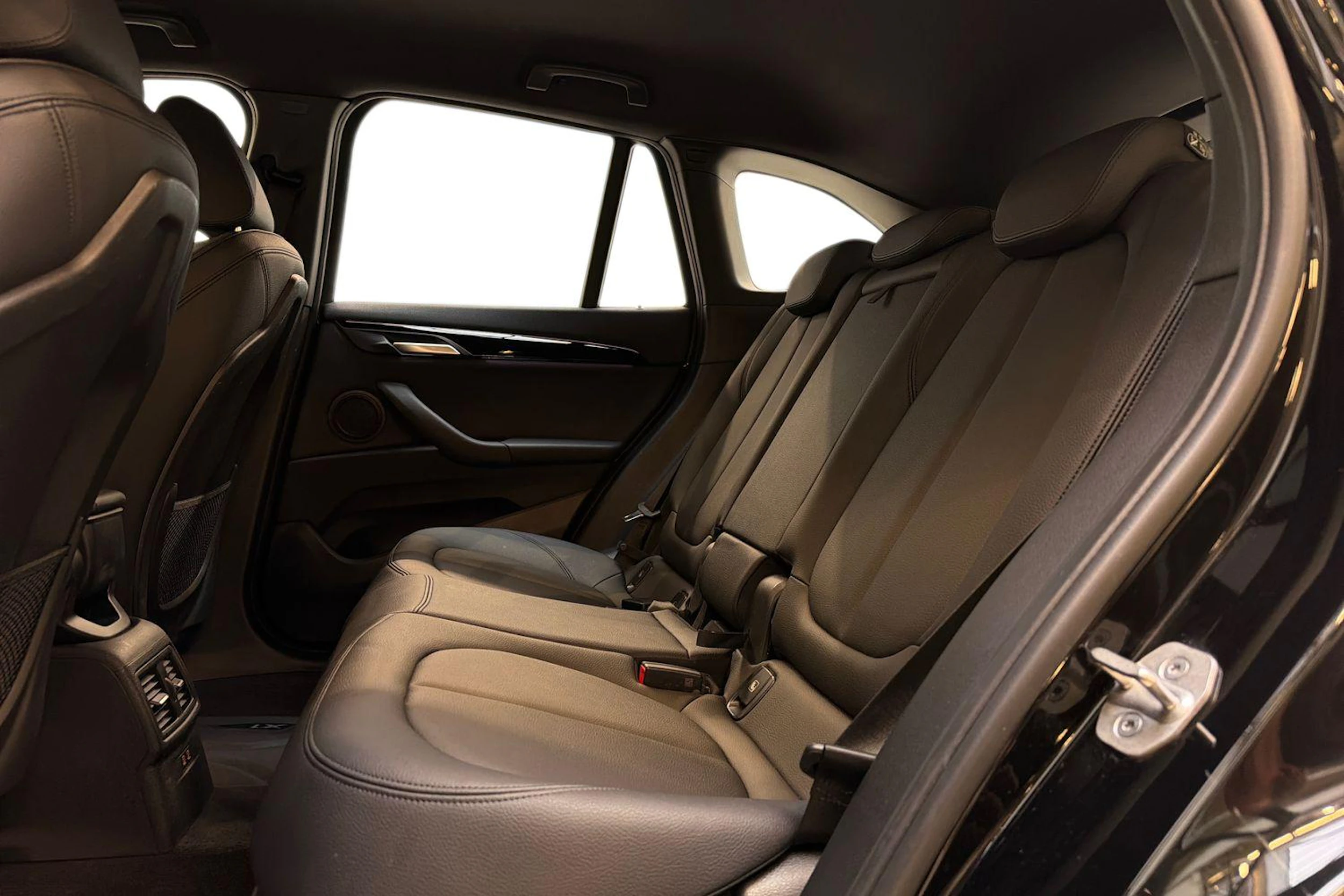 musta BMW X1 2022 kuva 8.