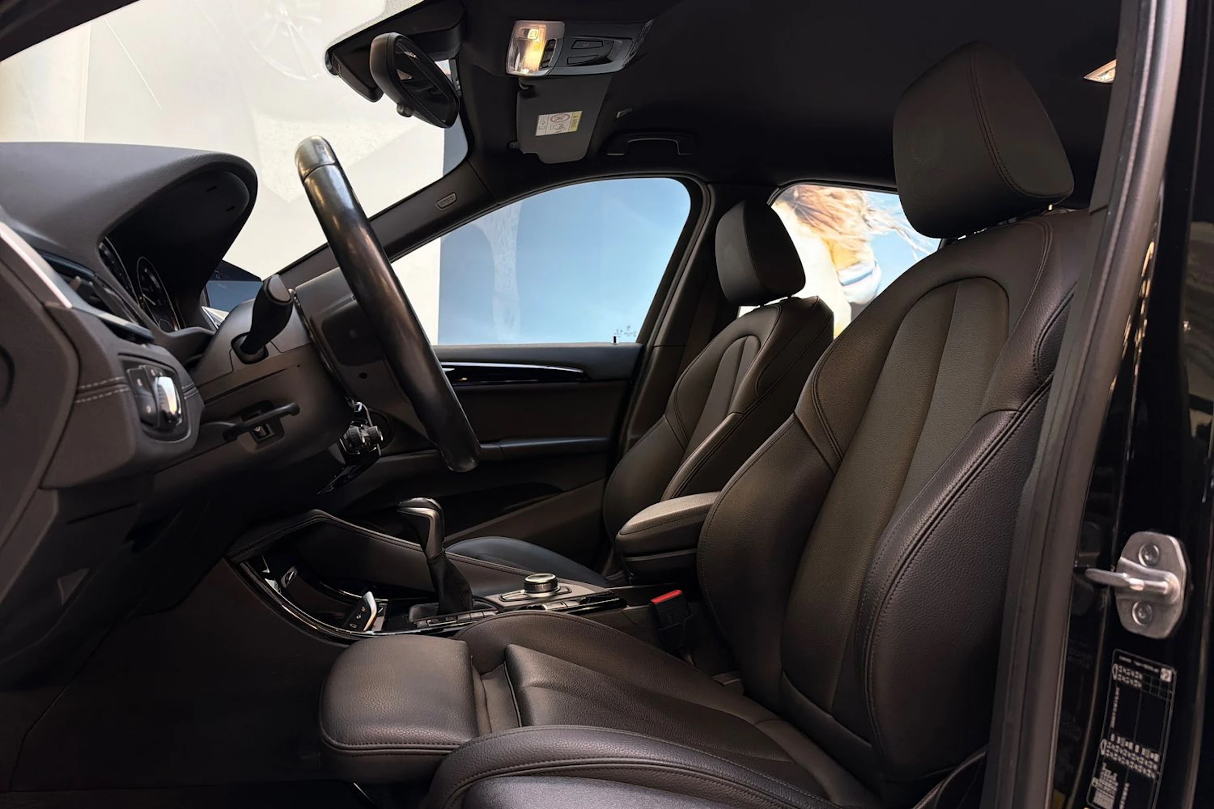 musta BMW X1 2022 kuva 11.