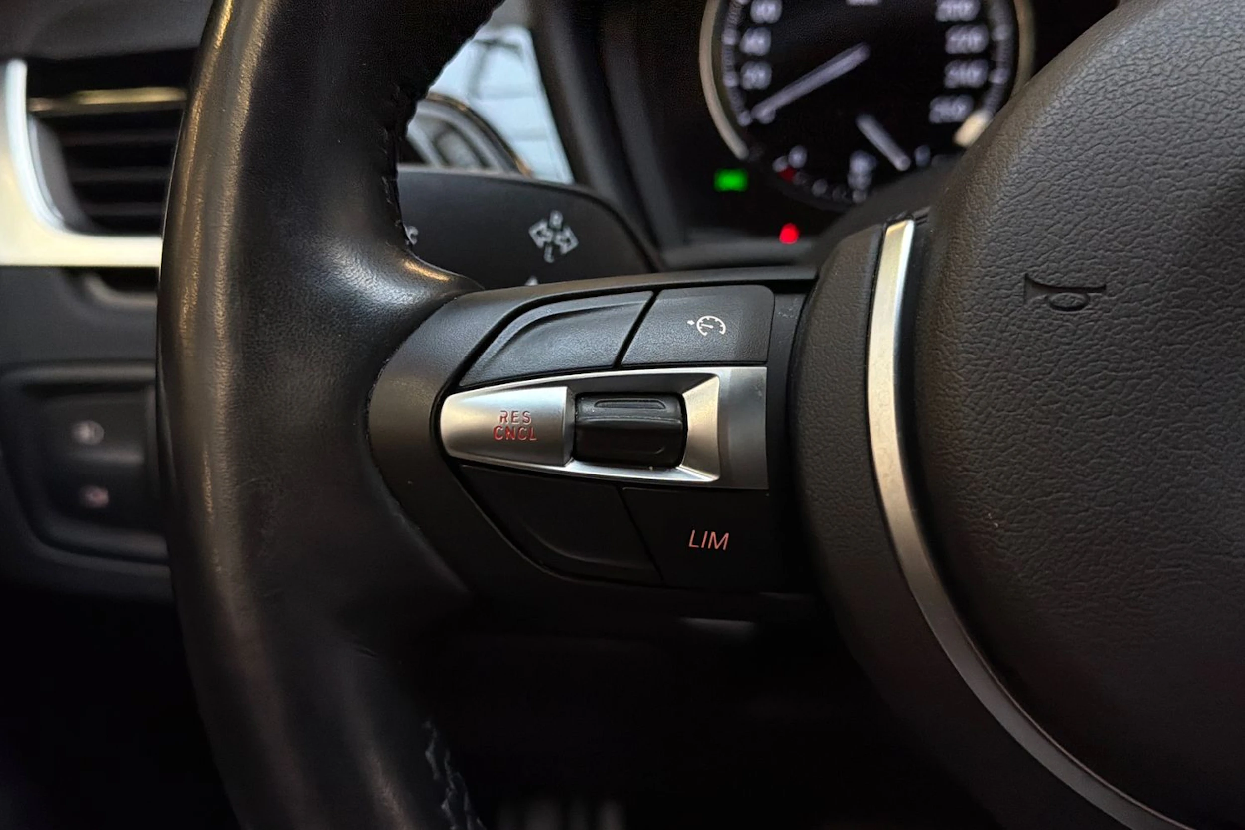musta BMW X1 2022 kuva 13.