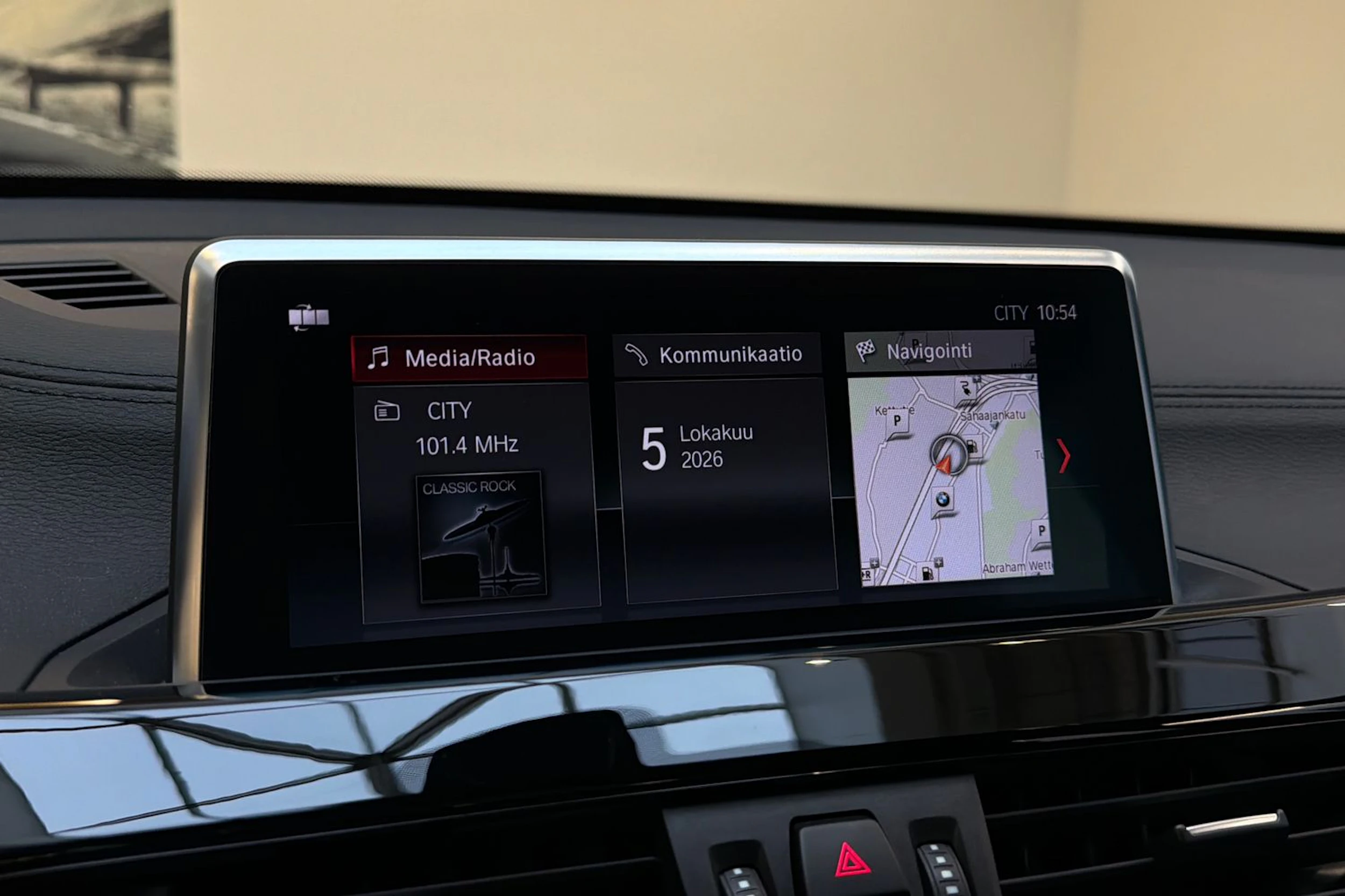 musta BMW X1 2022 kuva 16.