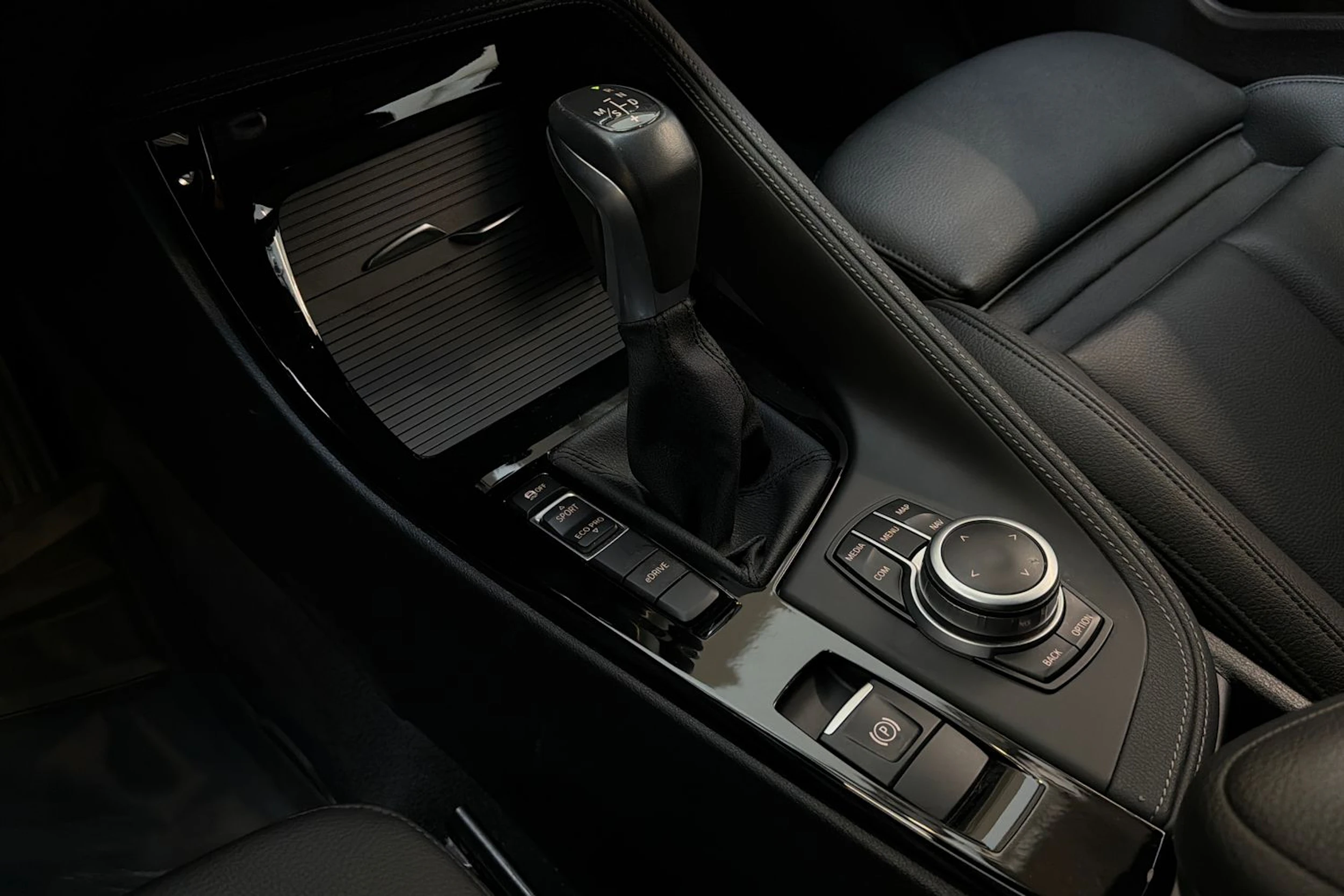 musta BMW X1 2022 kuva 24.
