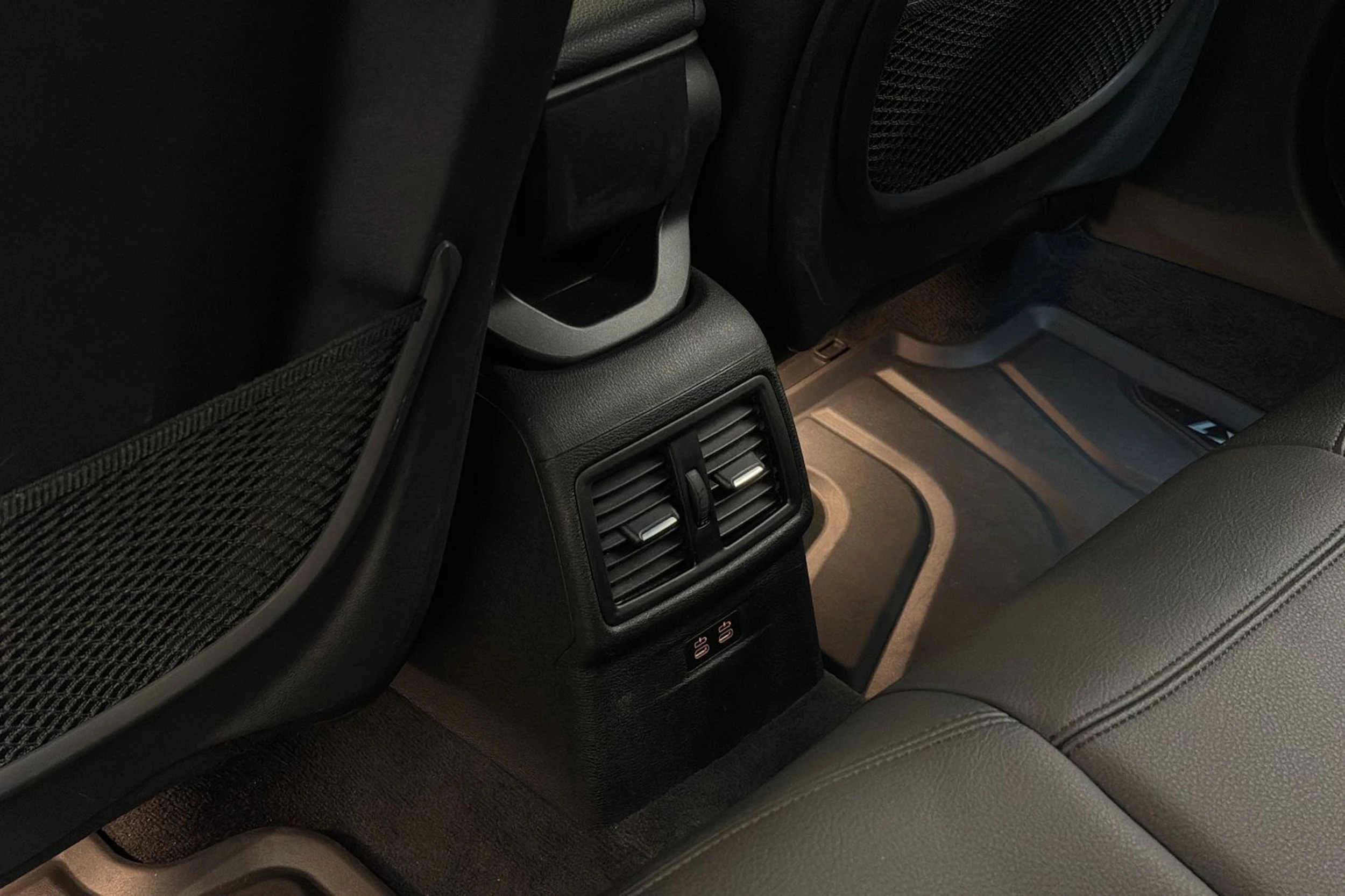 musta BMW X1 2022 kuva 26.