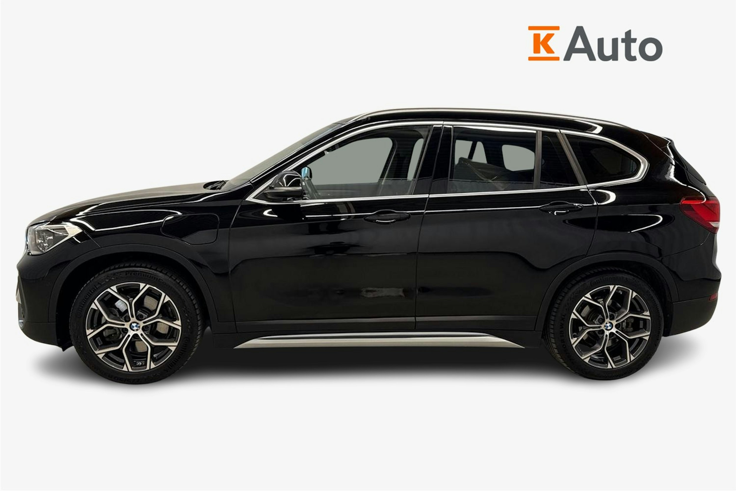 musta BMW X1 2022 kuva 6.