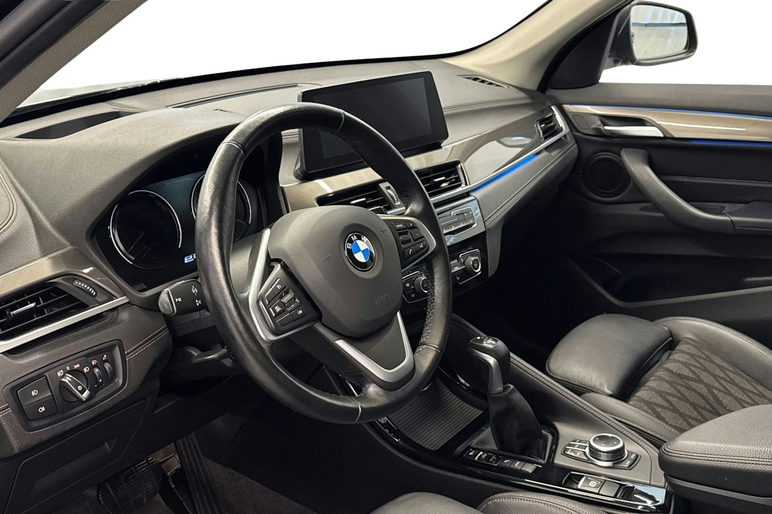 musta BMW X1 2022 kuva 7.