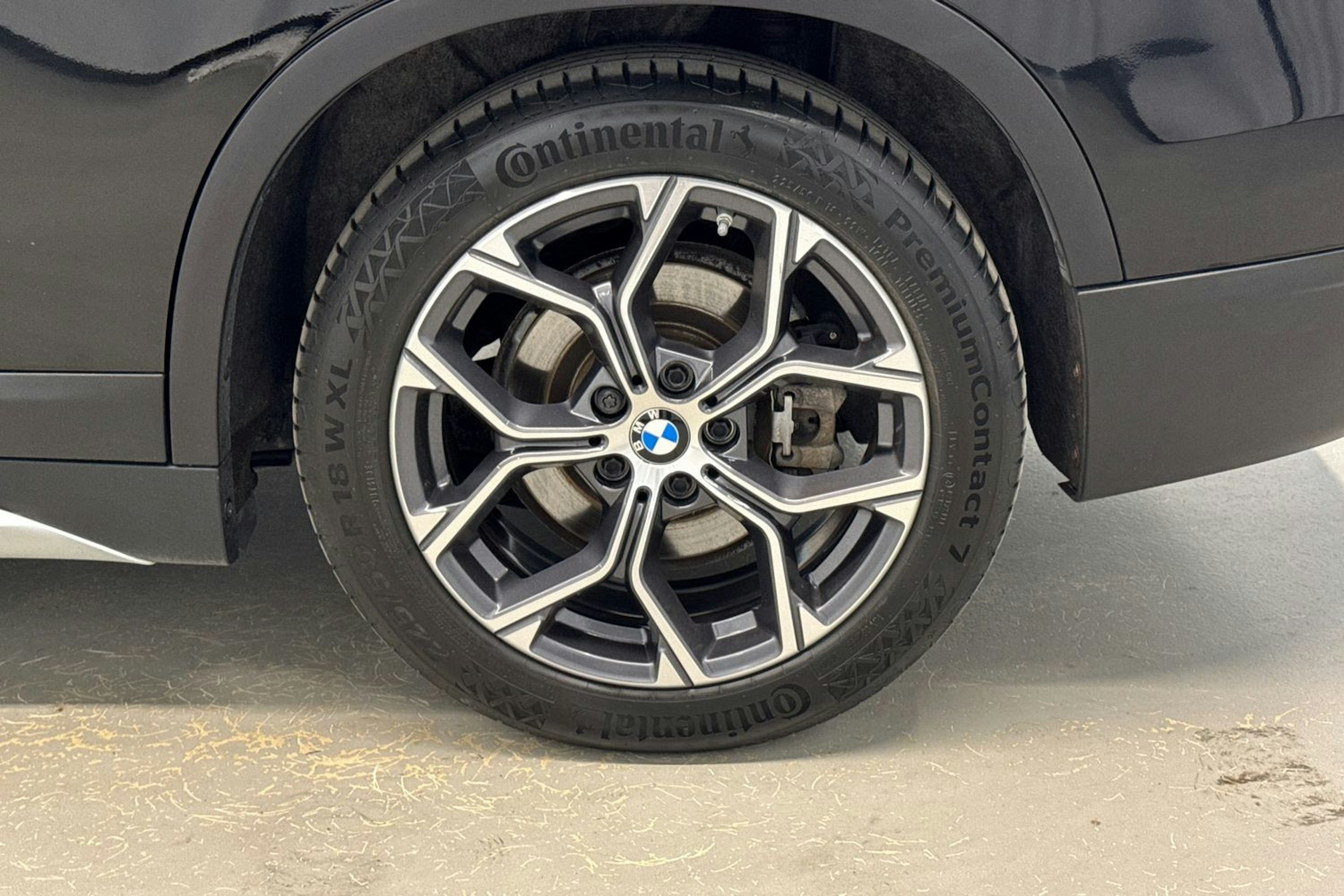 musta BMW X1 2022 kuva 13.