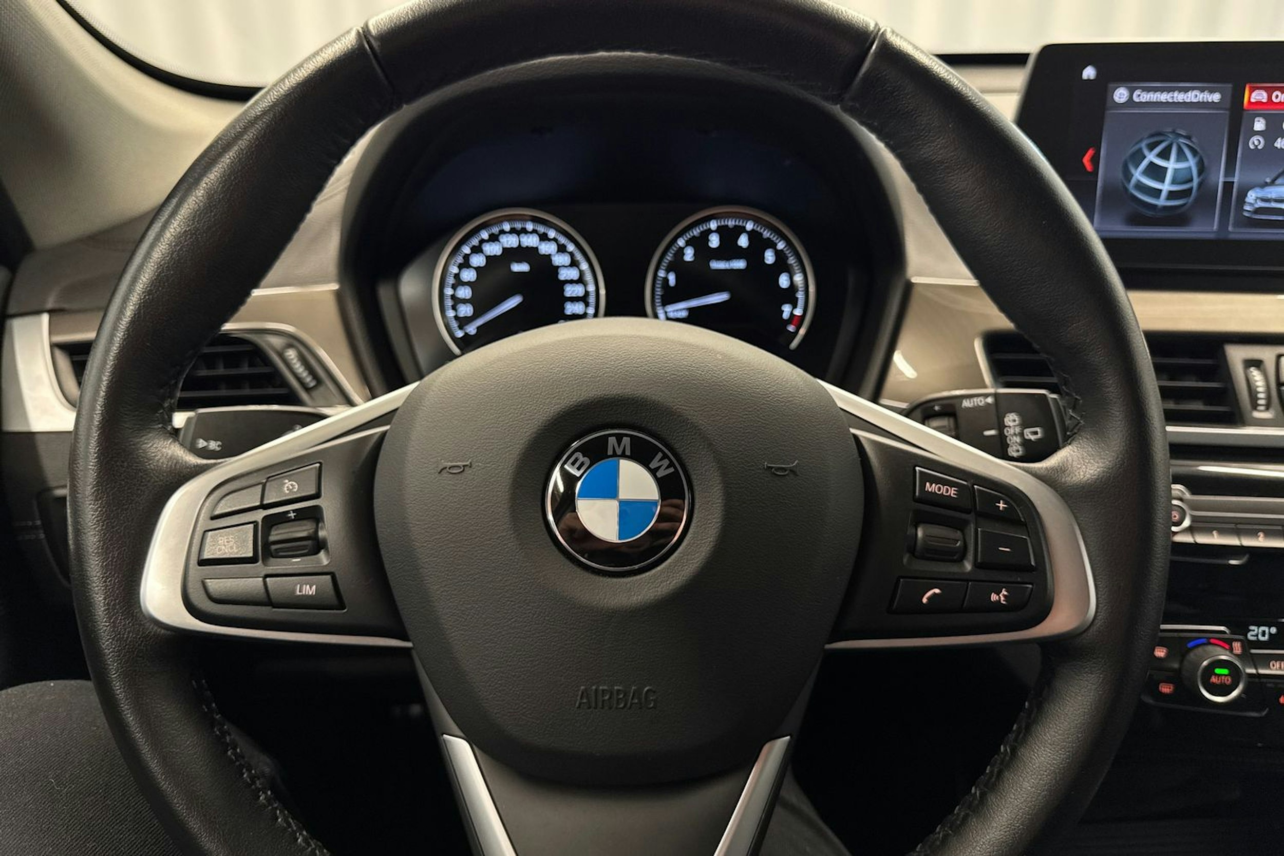 musta BMW X1 2022 kuva 14.
