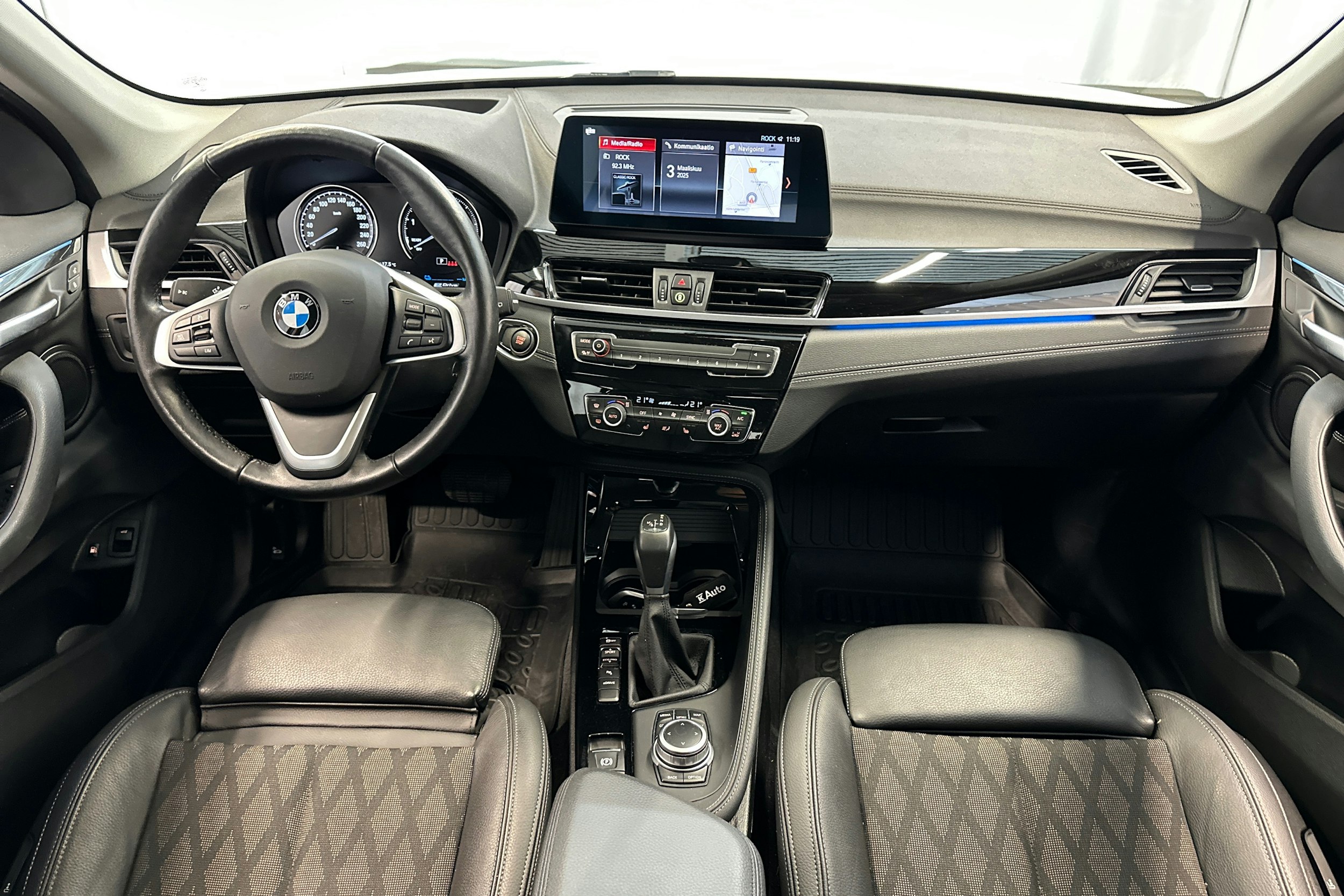 Valkoinen BMW X1 2022 kuva 8.