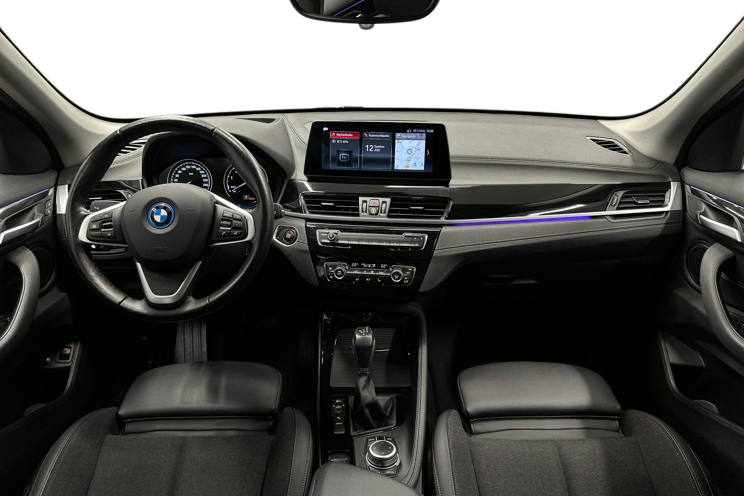 sininen BMW X1 2022 kuva 7.