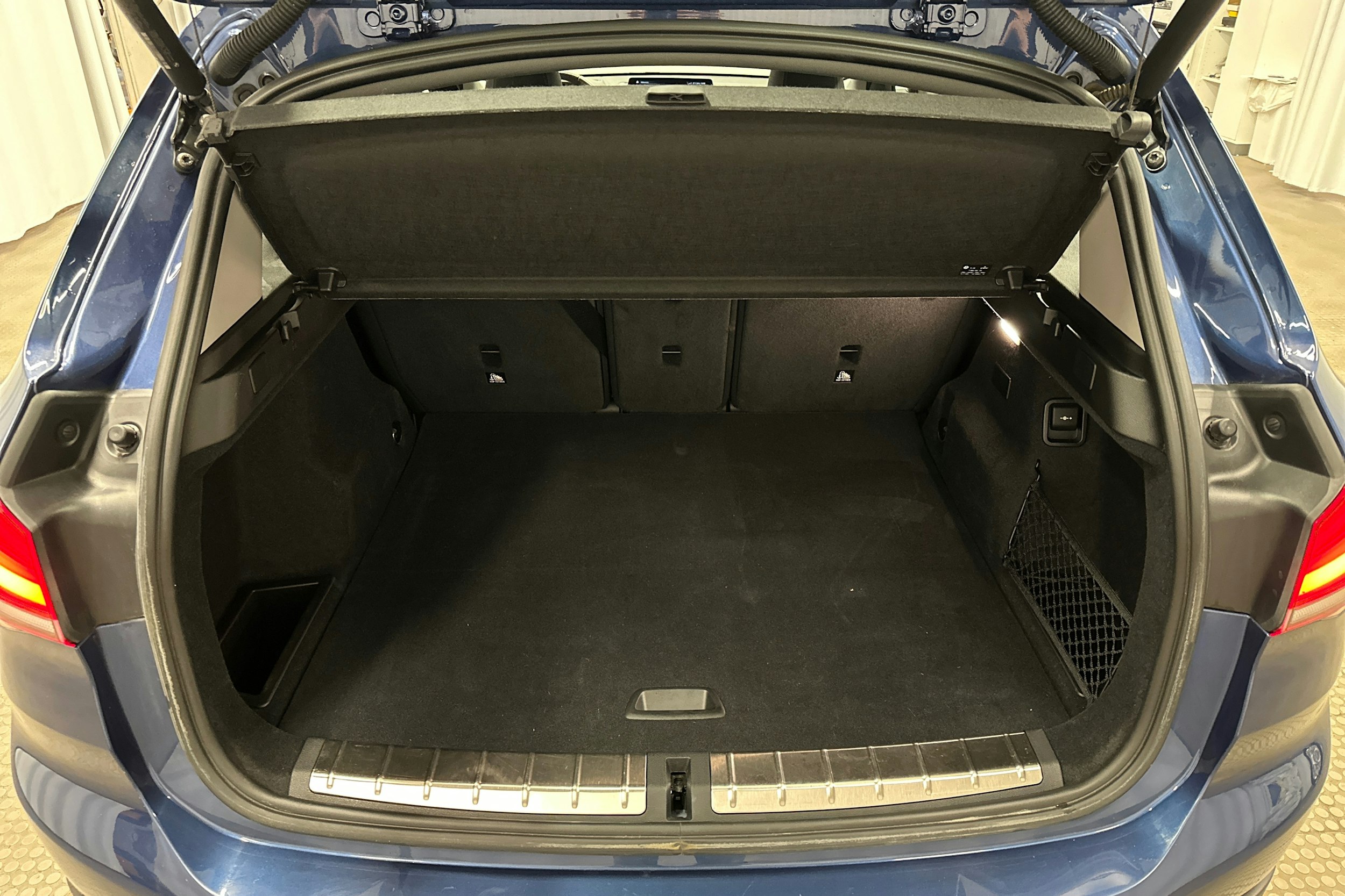 sininen BMW X1 2022 kuva 11.