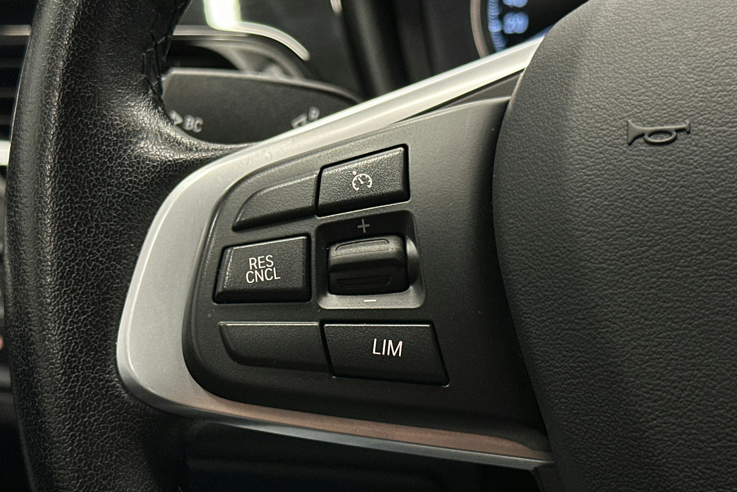 sininen BMW X1 2022 kuva 15.