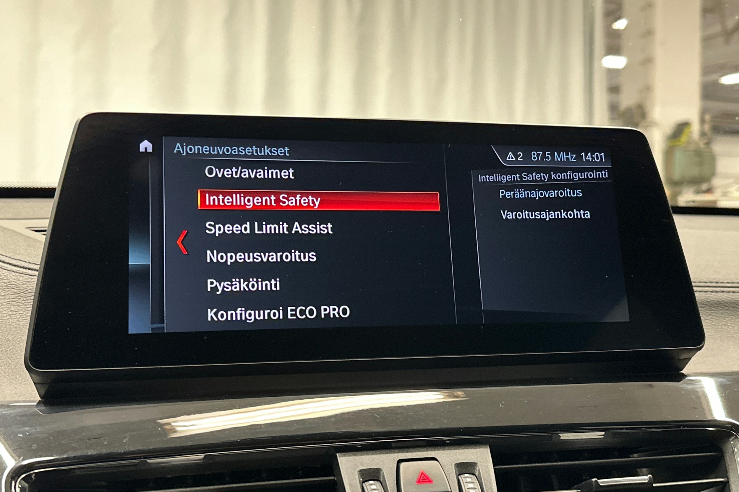 sininen BMW X1 2022 kuva 22.