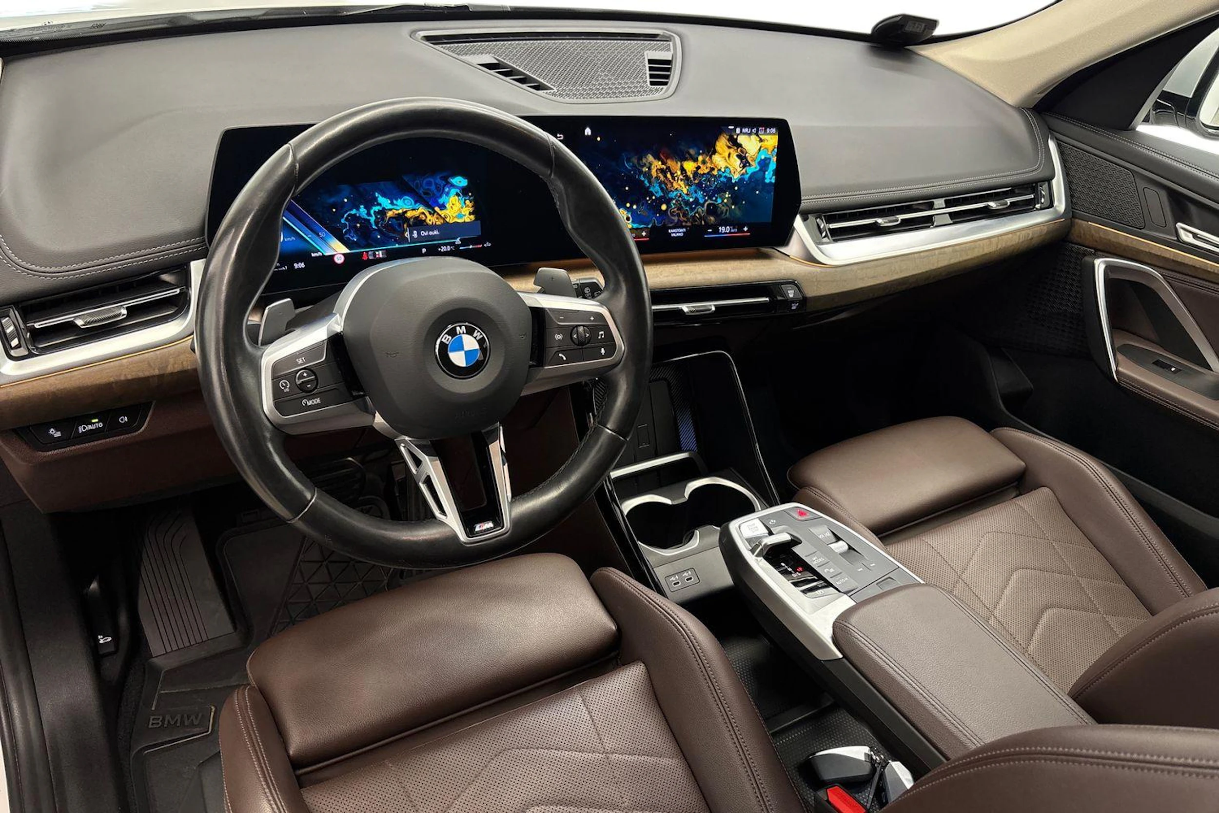 valkoinen BMW X1 2023 kuva 8.
