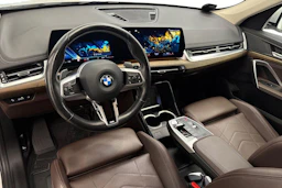 valkoinen BMW X1 2023 kuva 8.
