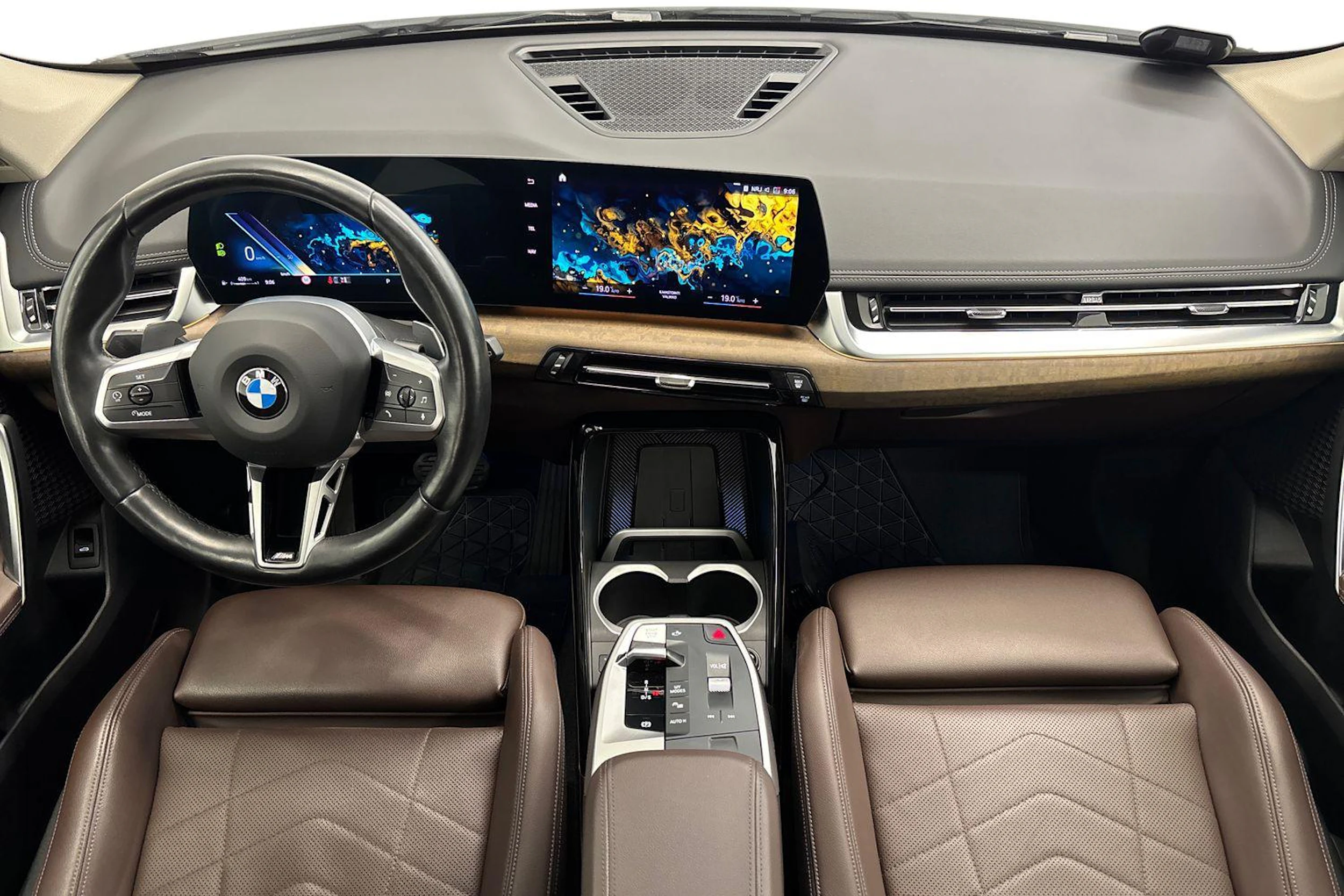 valkoinen BMW X1 2023 kuva 9.