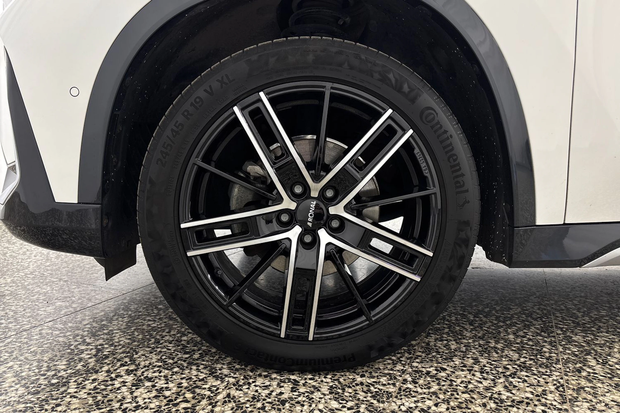valkoinen BMW X1 2023 kuva 12.