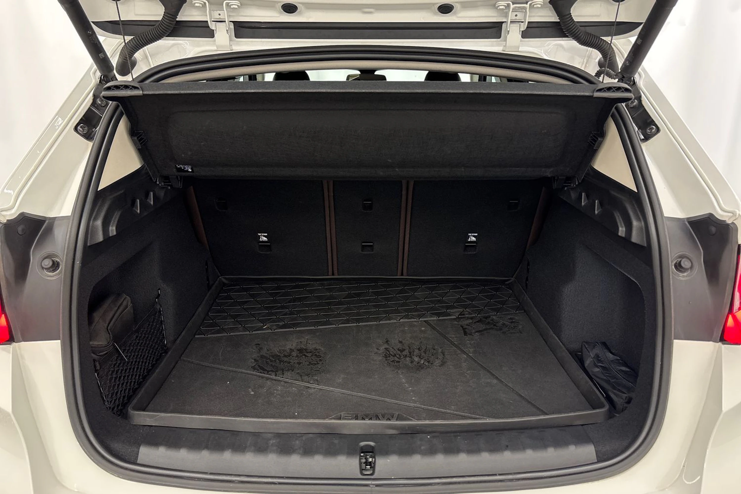 valkoinen BMW X1 2023 kuva 15.