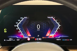 valkoinen BMW X1 2023 kuva 19.