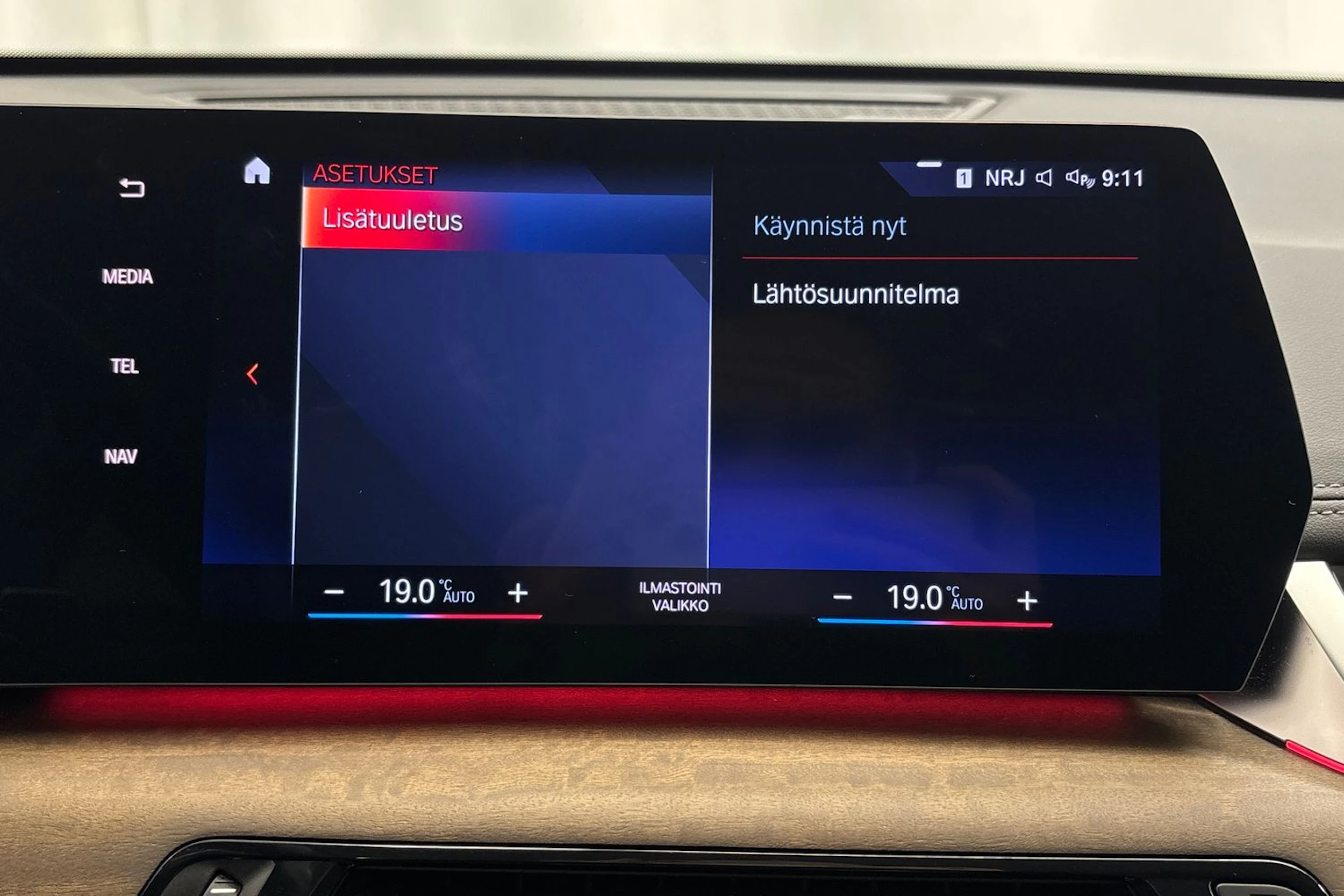 valkoinen BMW X1 2023 kuva 32.