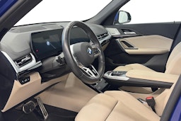 sininen BMW X1 2023 kuva 7.