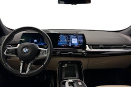 sininen BMW X1 2023 kuva 9.