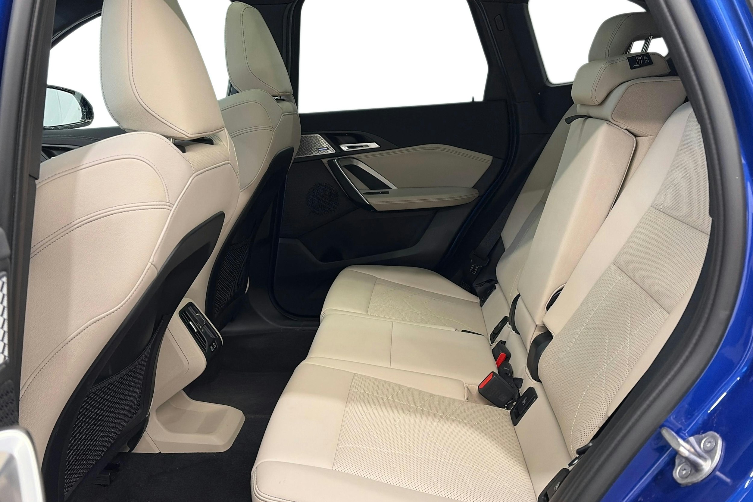 sininen BMW X1 2023 kuva 10.