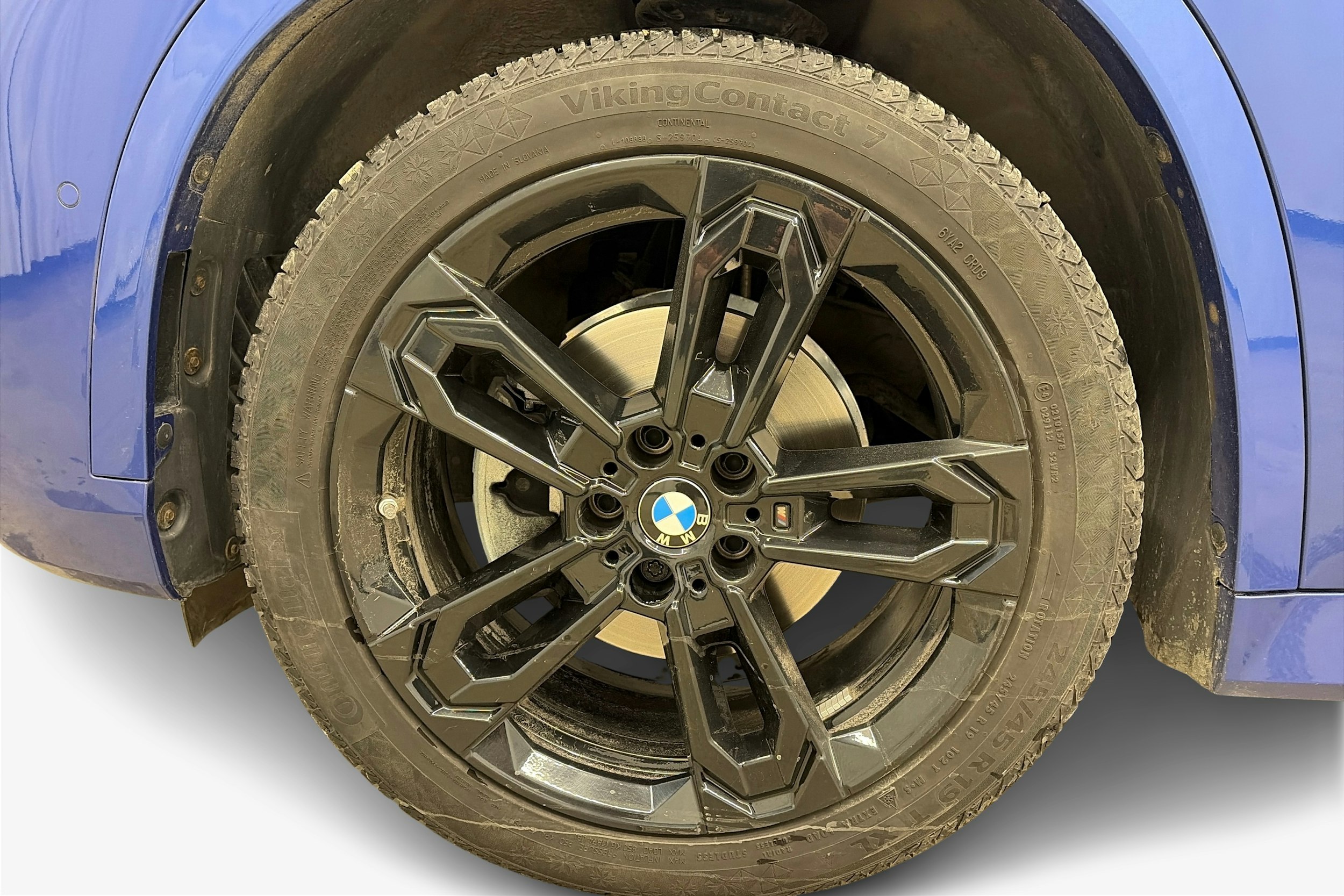 sininen BMW X1 2023 kuva 11.