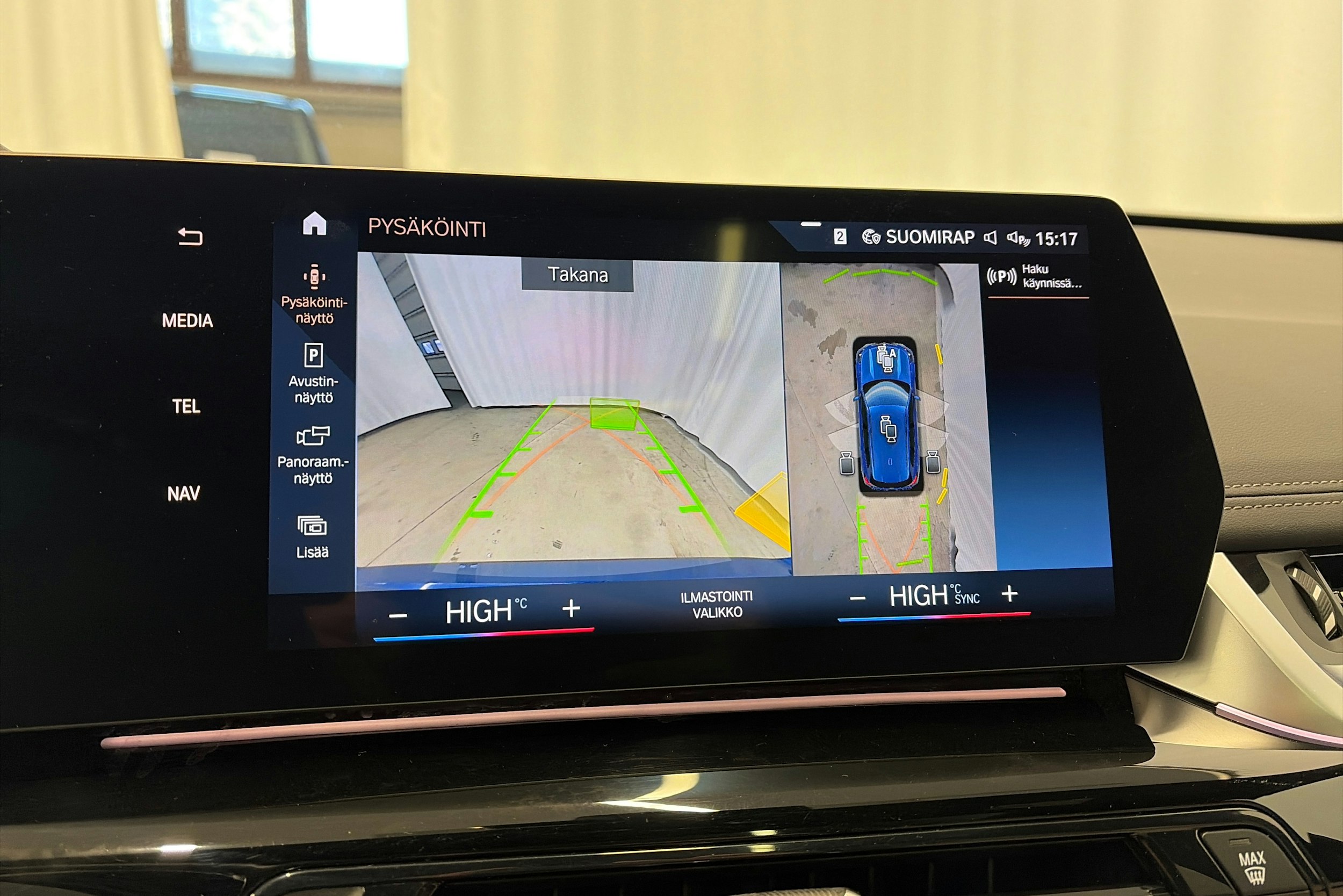 sininen BMW X1 2023 kuva 14.