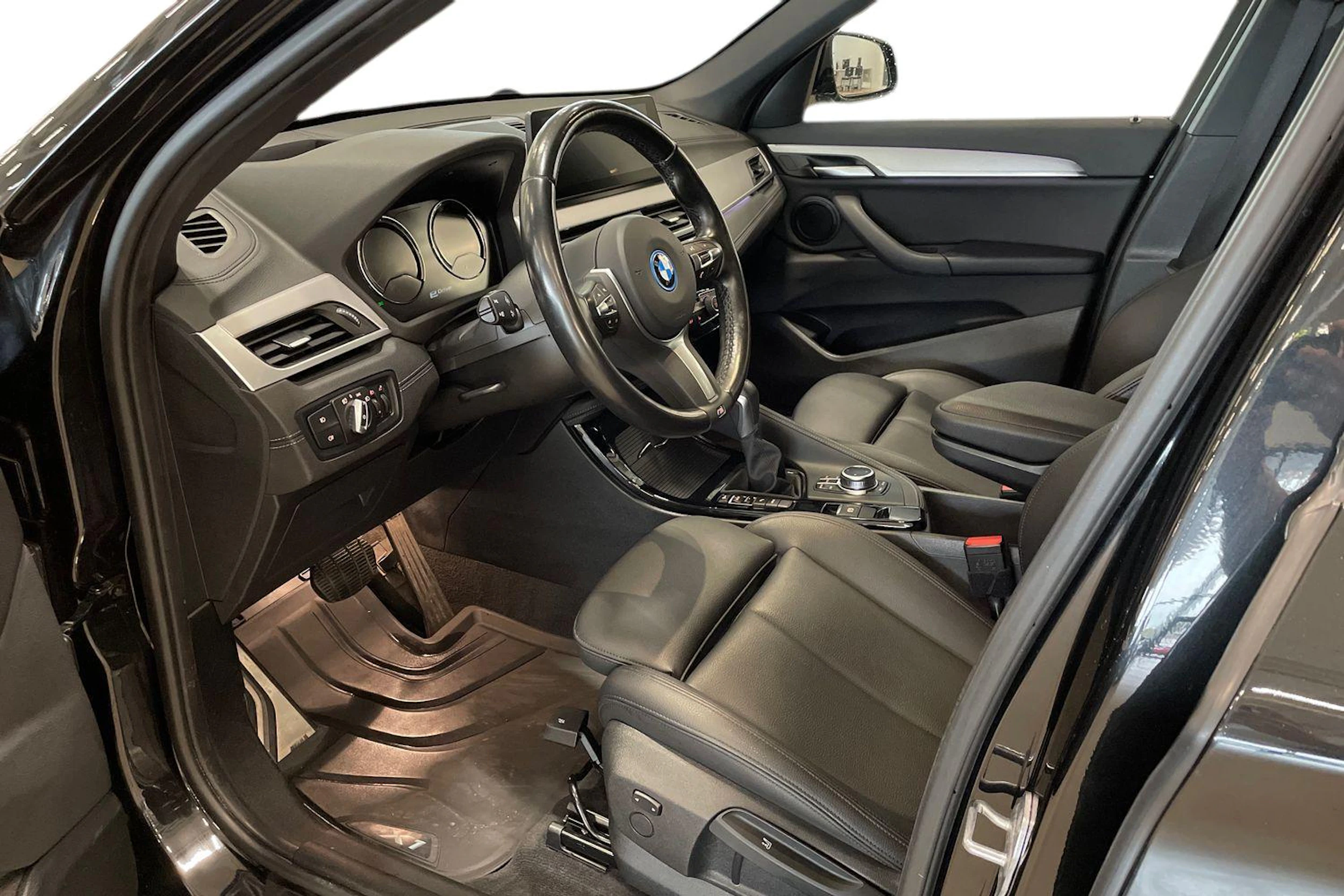 musta BMW X1 2022 kuva 7.