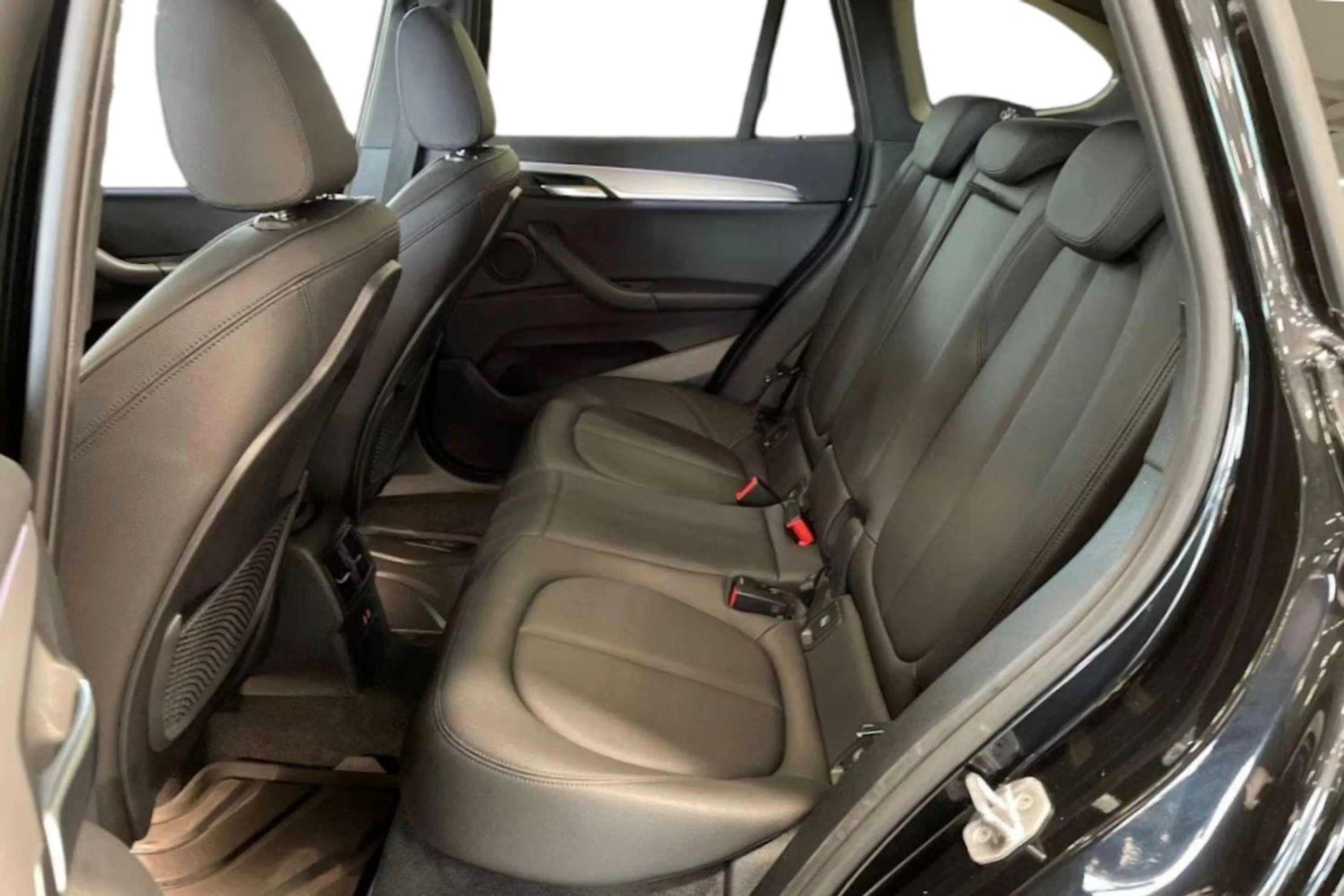 musta BMW X1 2022 kuva 8.