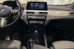 musta BMW X1 2022 kuva 18.