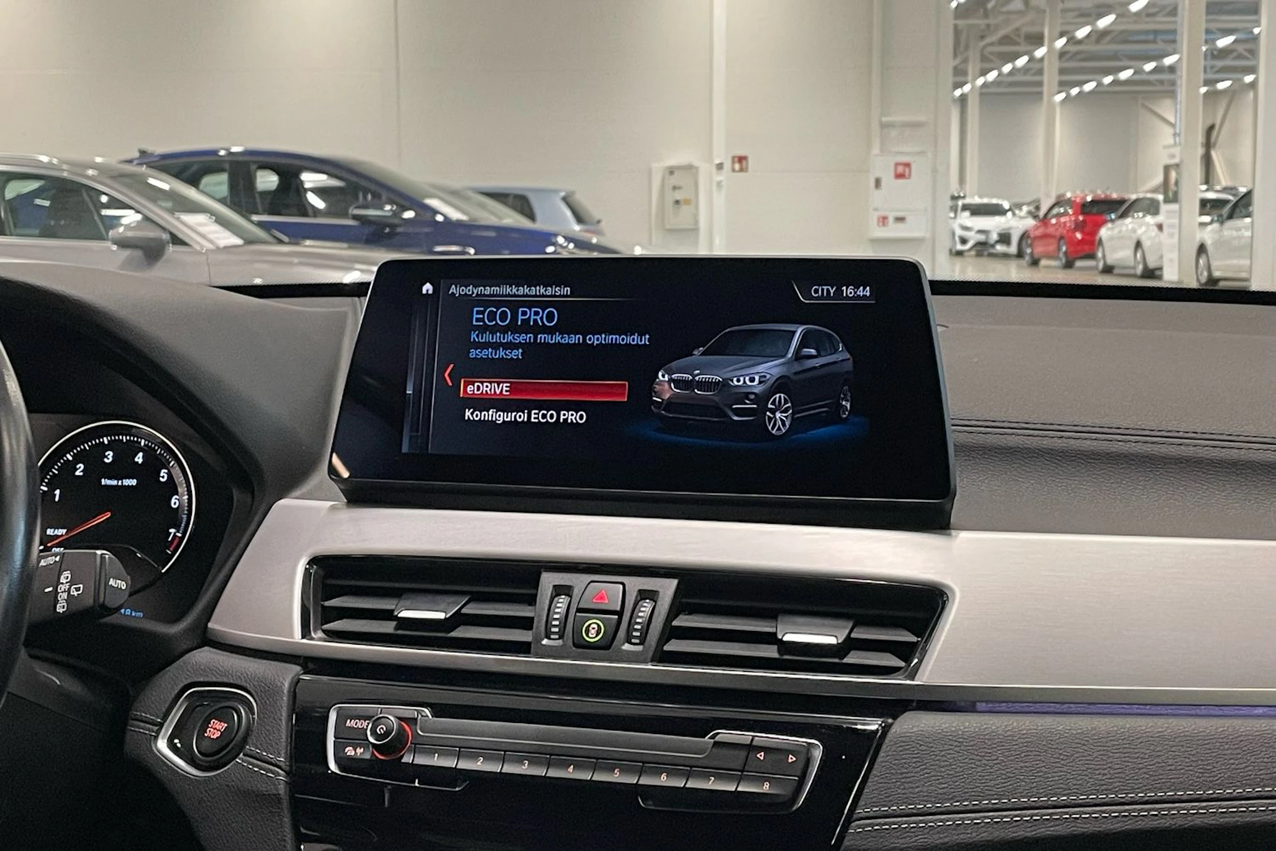 musta BMW X1 2022 kuva 27.
