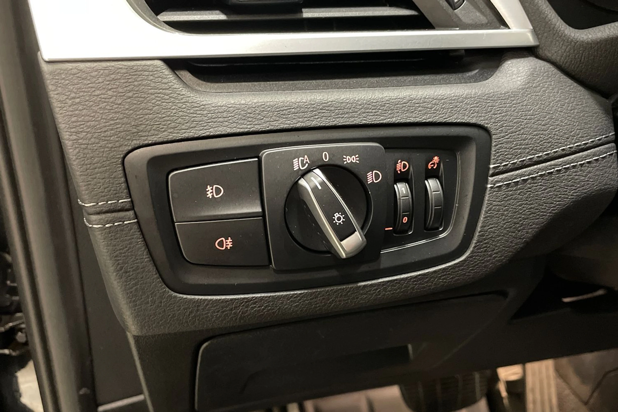 musta BMW X1 2022 kuva 32.