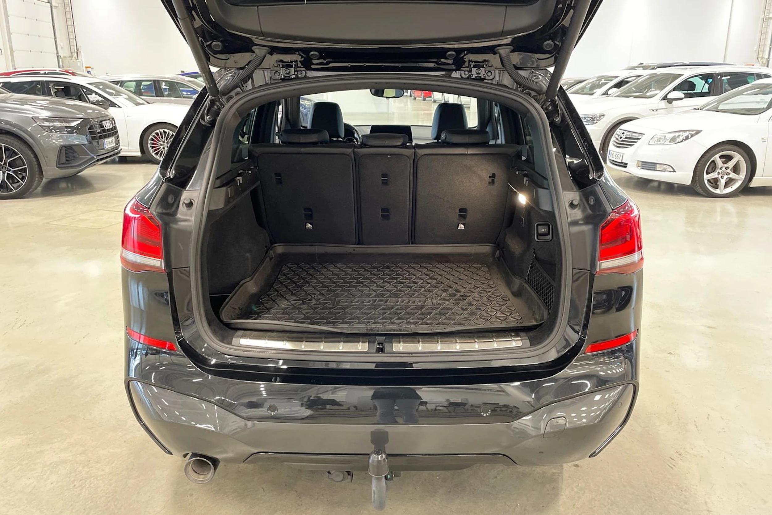 musta BMW X1 2022 kuva 34.