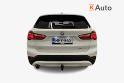 valkoinen BMW X1 2022 kuva 3.