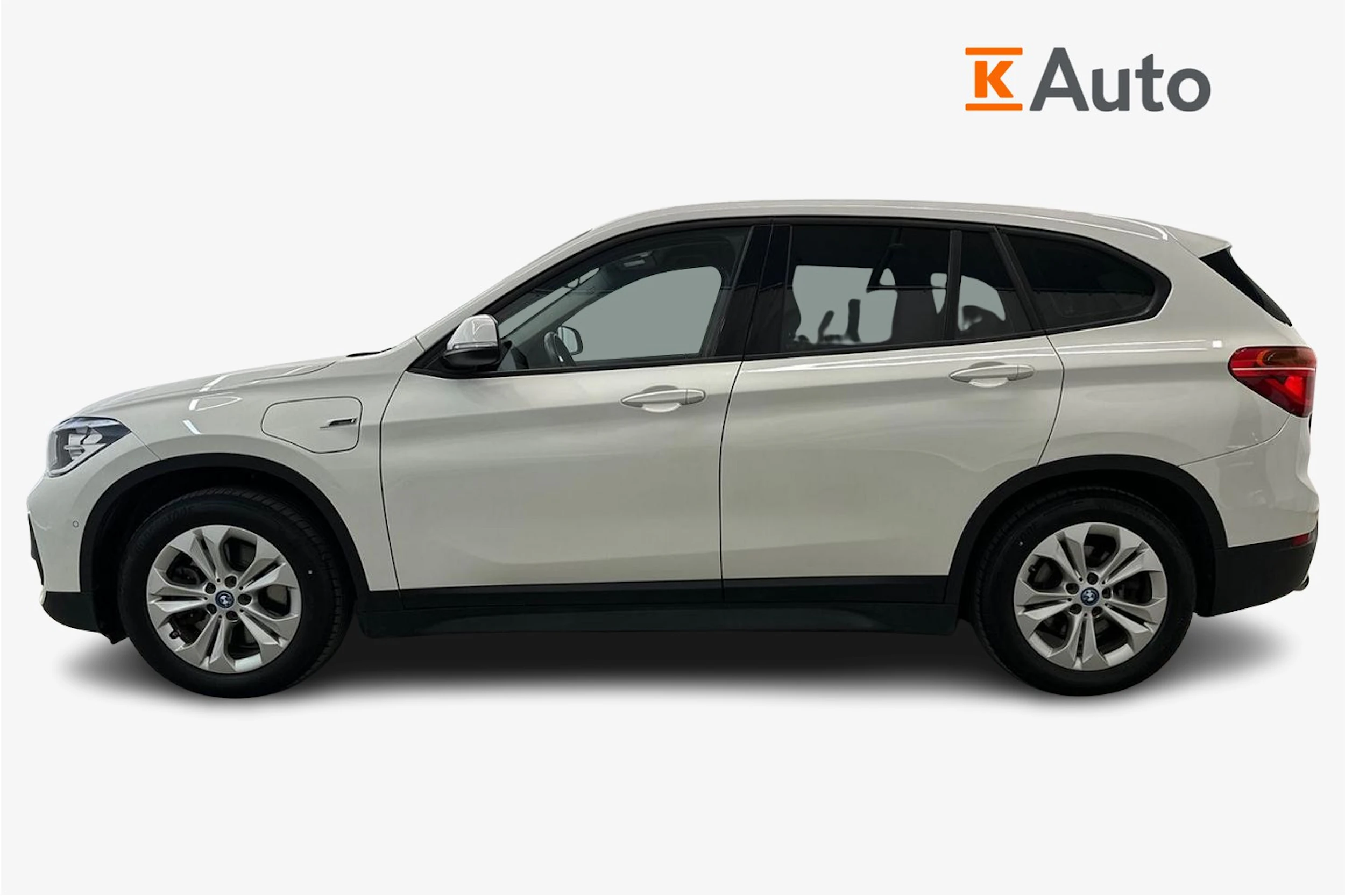 valkoinen BMW X1 2022 kuva 5.