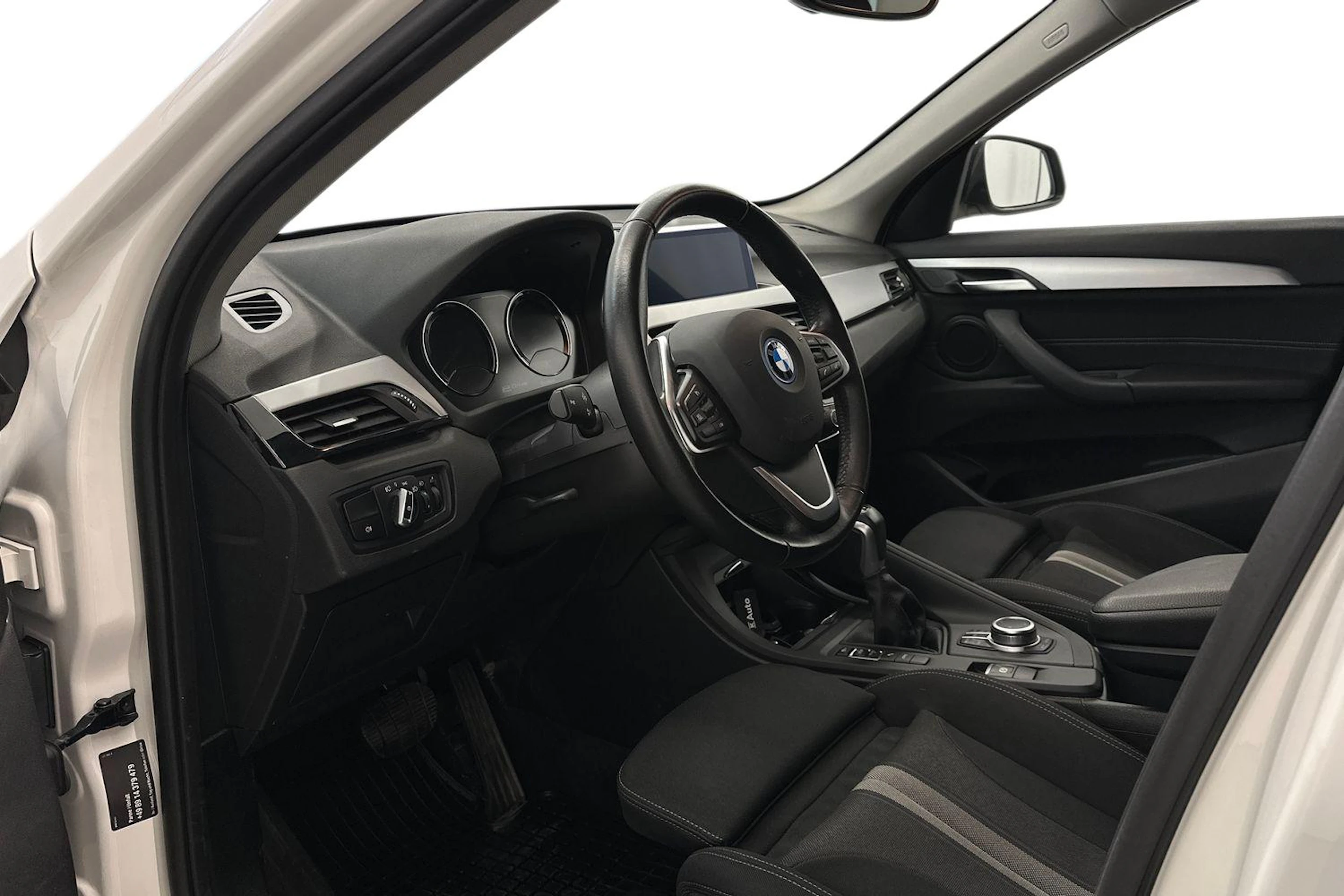 valkoinen BMW X1 2022 kuva 6.