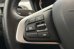 valkoinen BMW X1 2022 kuva 11.