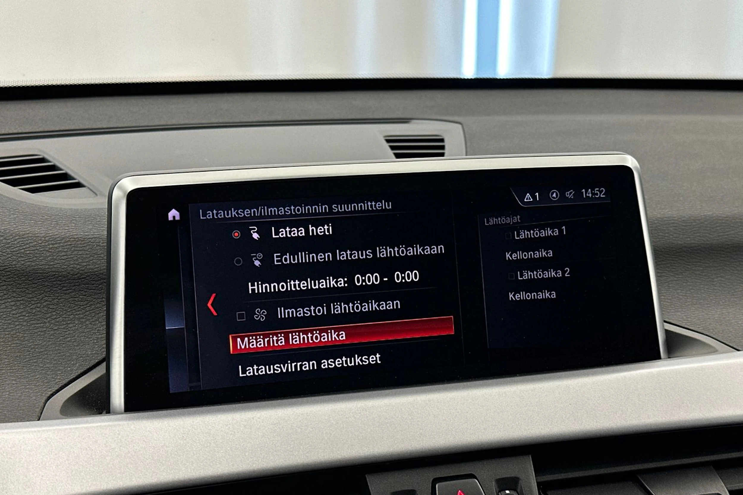 valkoinen BMW X1 2022 kuva 14.