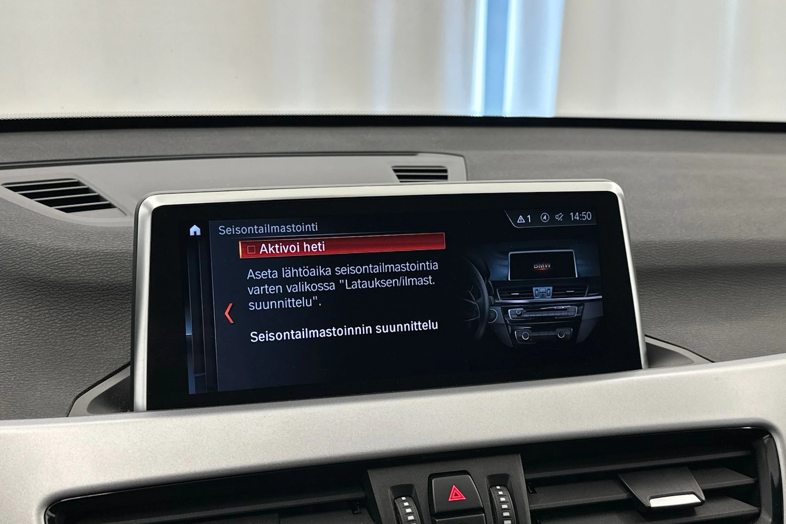 valkoinen BMW X1 2022 kuva 16.