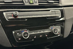 valkoinen BMW X1 2022 kuva 19.