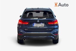 sininen BMW X1 2022 kuva 3.
