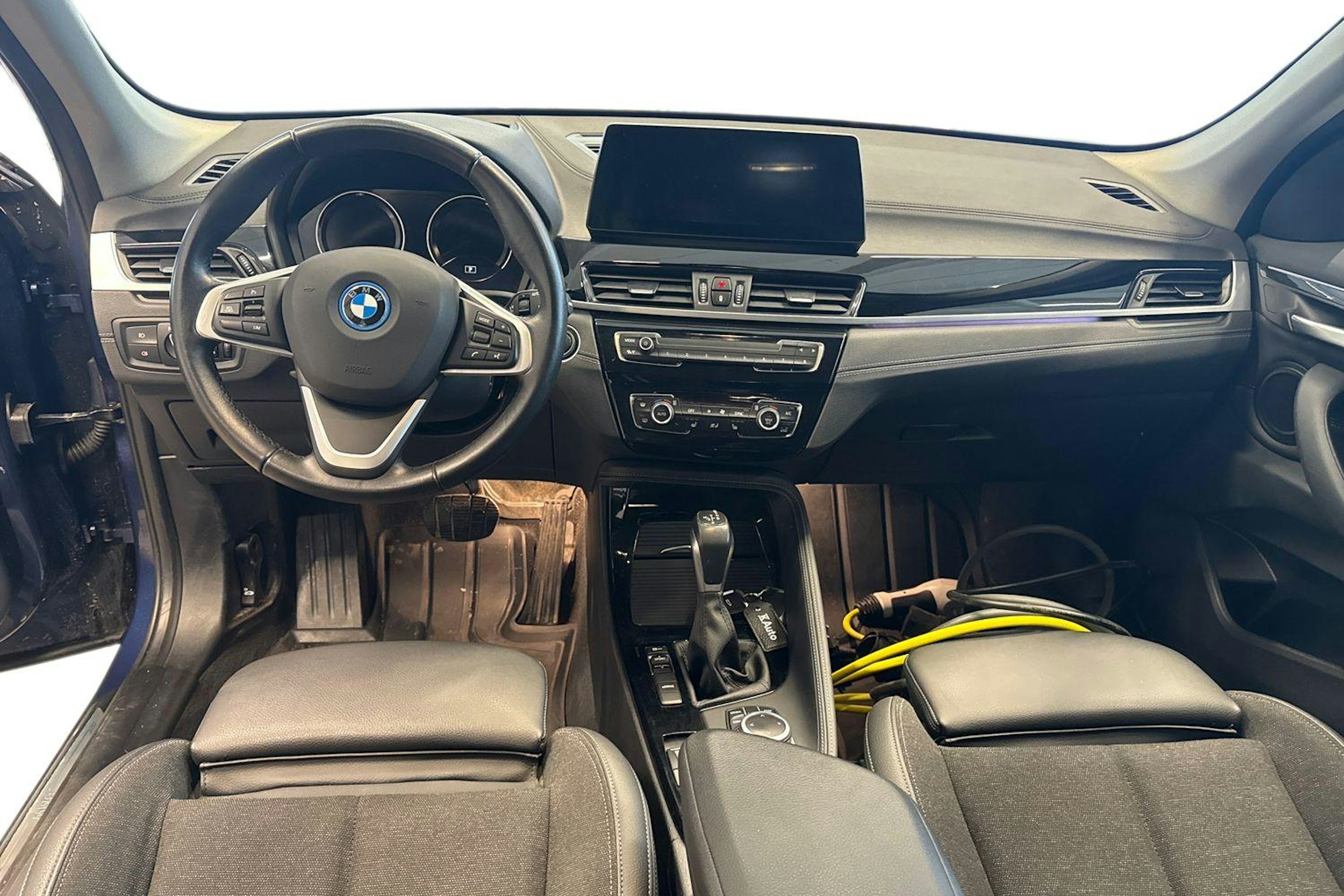 sininen BMW X1 2022 kuva 9.
