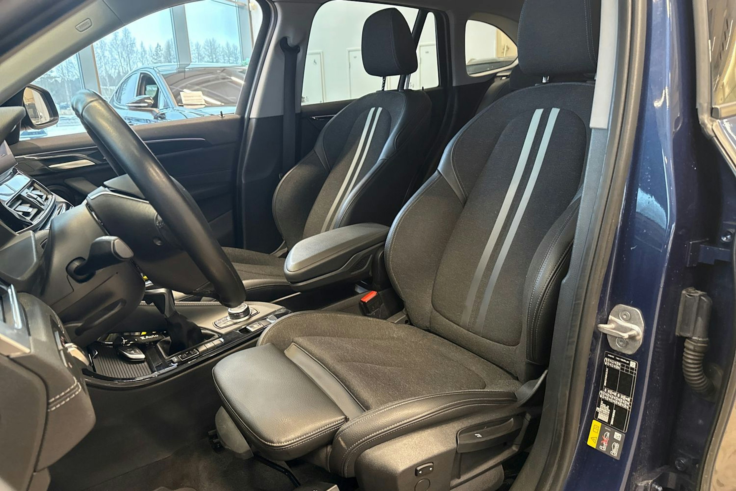 sininen BMW X1 2022 kuva 17.