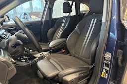 sininen BMW X1 2022 kuva 17.