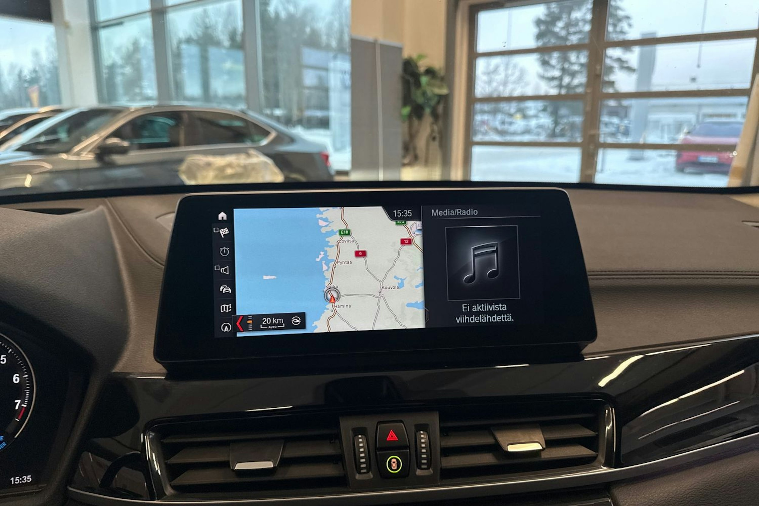 sininen BMW X1 2022 kuva 29.