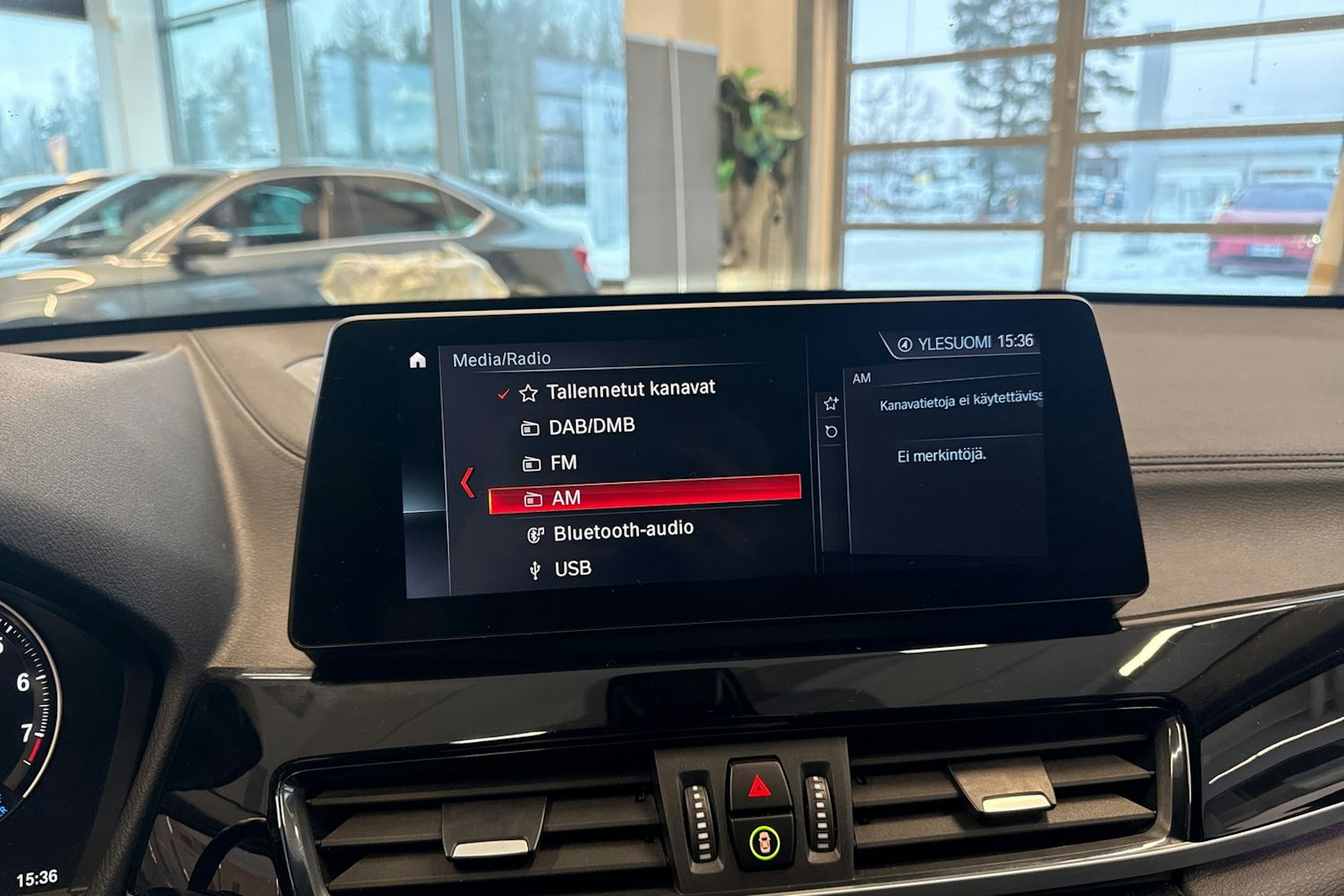 sininen BMW X1 2022 kuva 30.