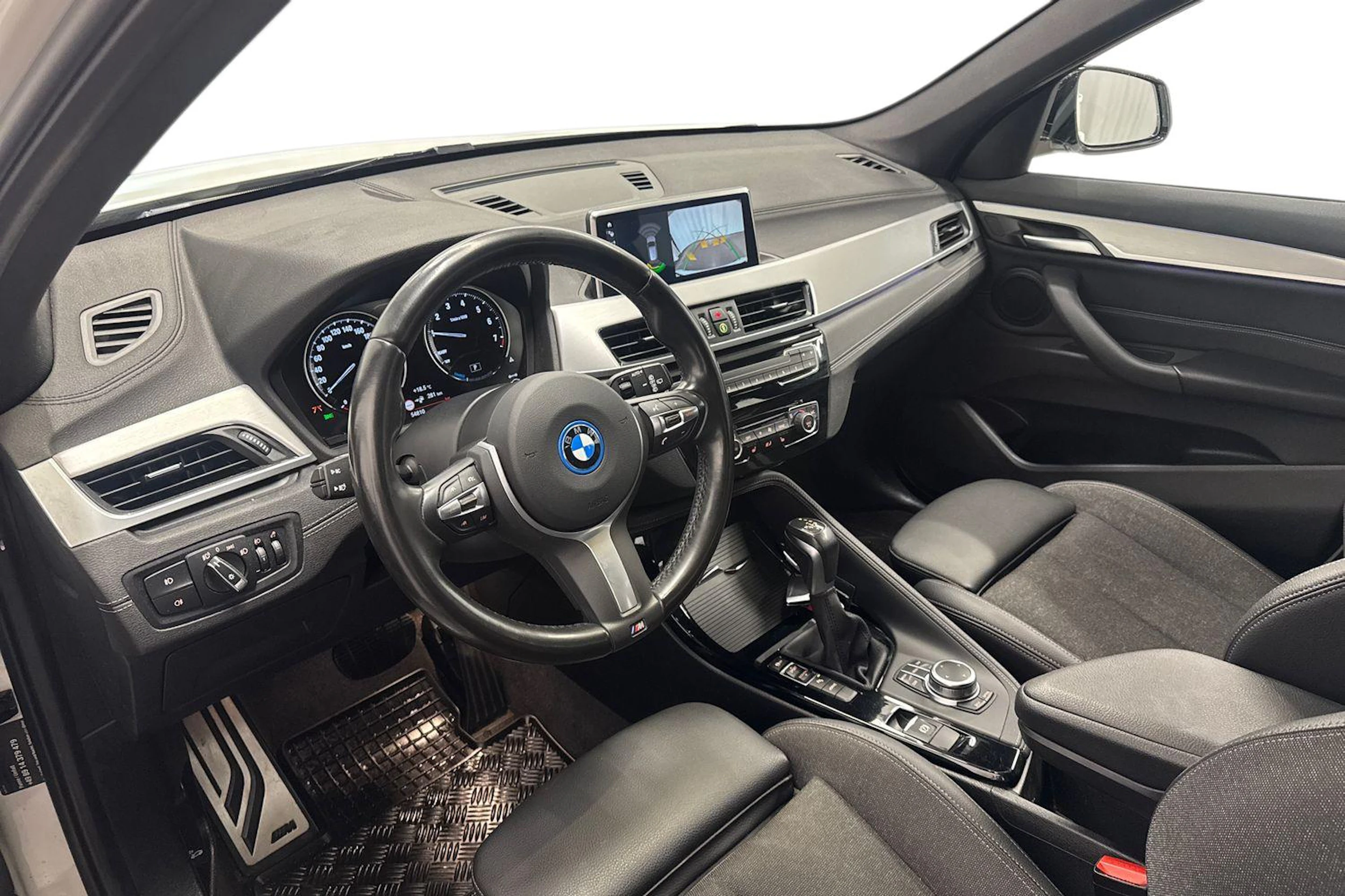valkoinen BMW X1 2022 kuva 8.