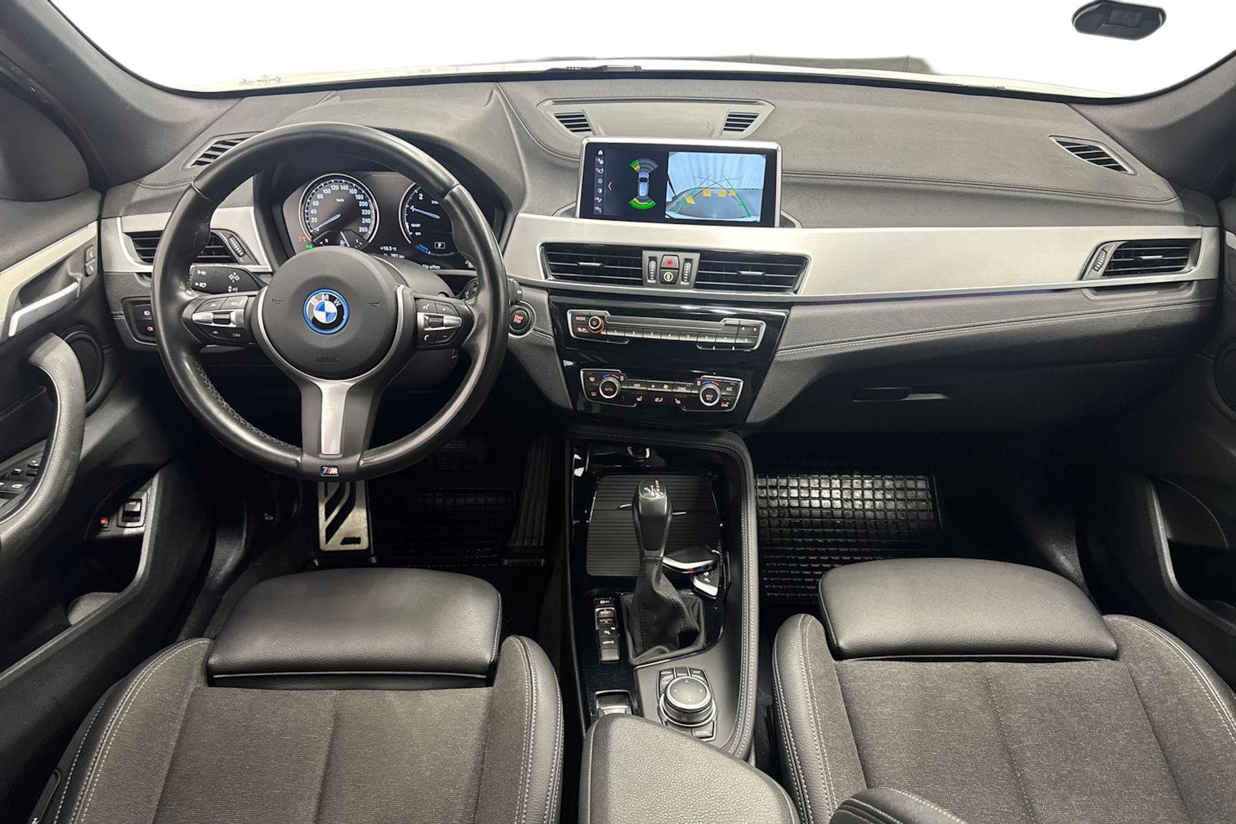 valkoinen BMW X1 2022 kuva 9.